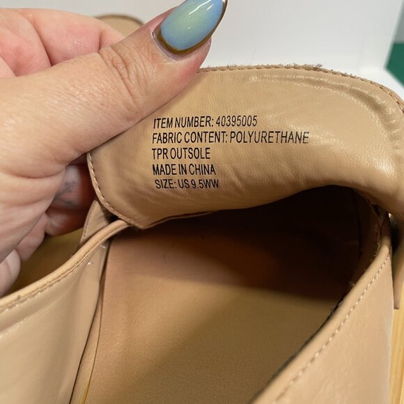 Torrid Women 9.5 WW Beige Sling Back Lug Loafers Gold Hardwear Preppy Chunky - Picture 9 of 9